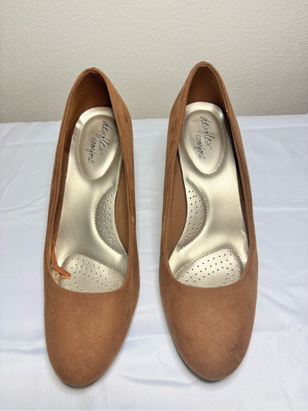 dexflex comfort Women's Camel Round-Toe Pumps